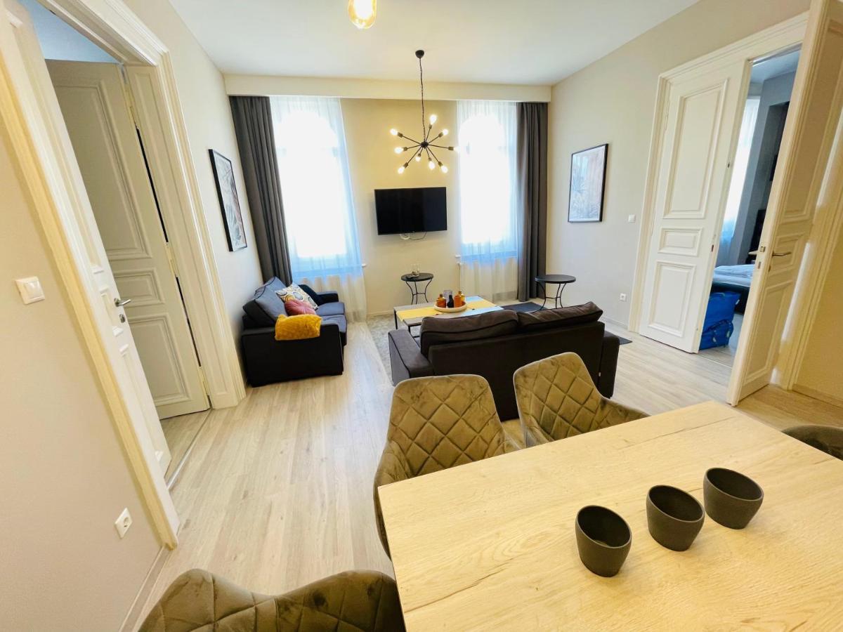 Podmaniczky Deluxe Apartment Budapest Ngoại thất bức ảnh