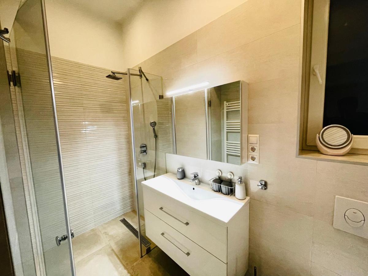 Podmaniczky Deluxe Apartment Budapest Ngoại thất bức ảnh