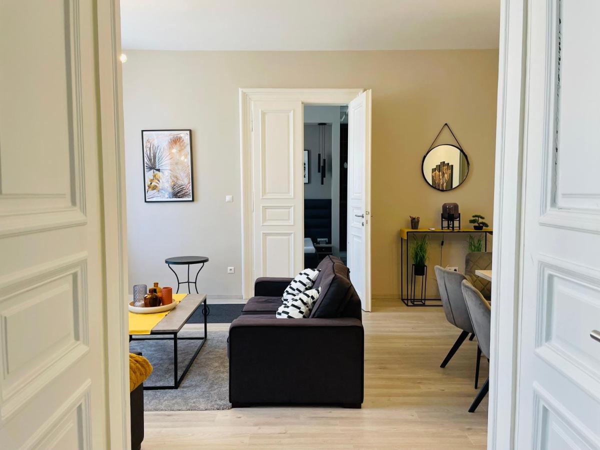 Podmaniczky Deluxe Apartment Budapest Ngoại thất bức ảnh