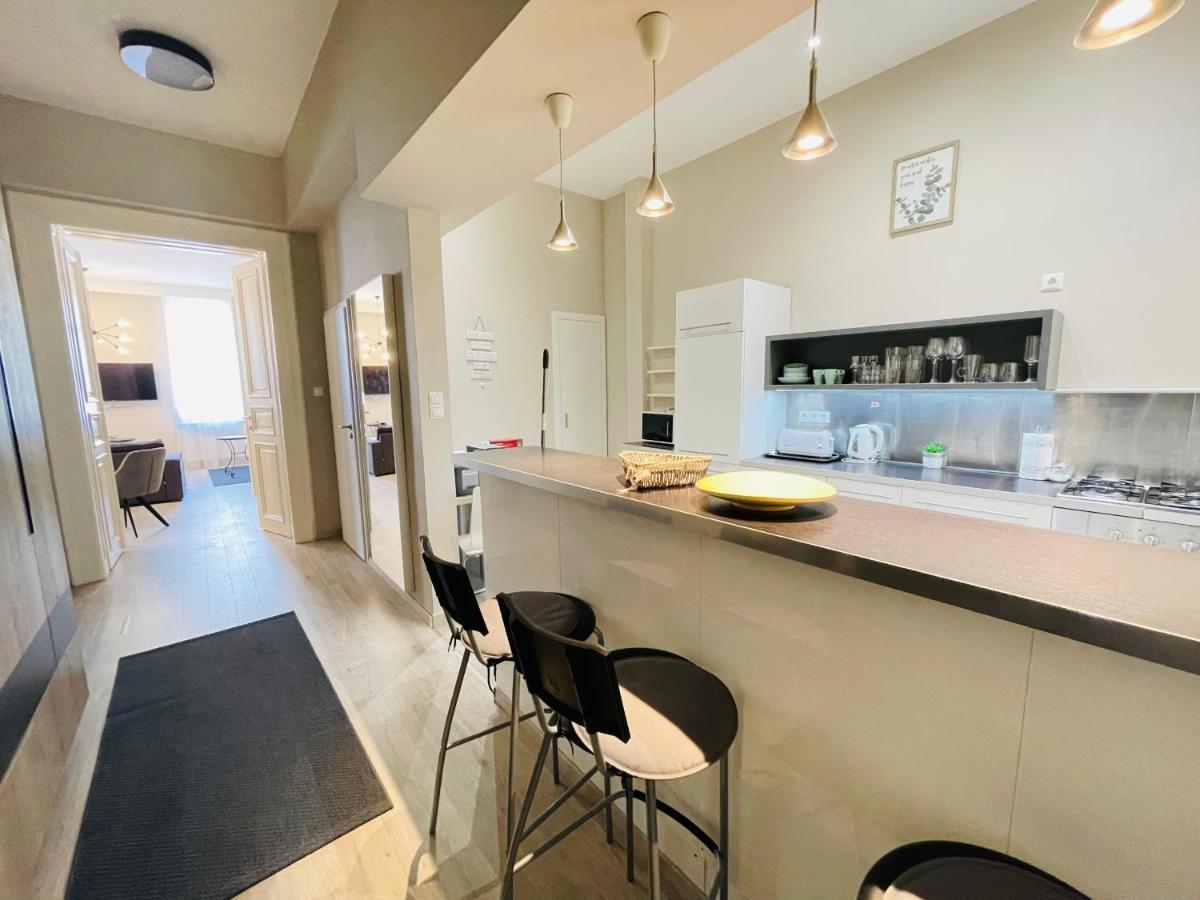 Podmaniczky Deluxe Apartment Budapest Ngoại thất bức ảnh